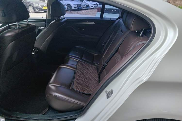 Used BMW 5 Series 2017 525Li Luxury Design Package Left Rear Seat