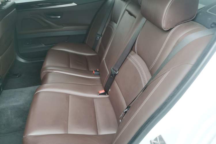 Used BMW 5 Series 2017 525Li Luxury Design Package Left Rear Seat