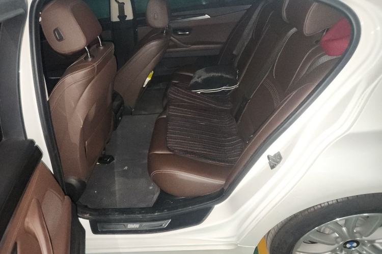 Used BMW 5 Series 2017 525Li Luxury Design Package Left Rear Seat