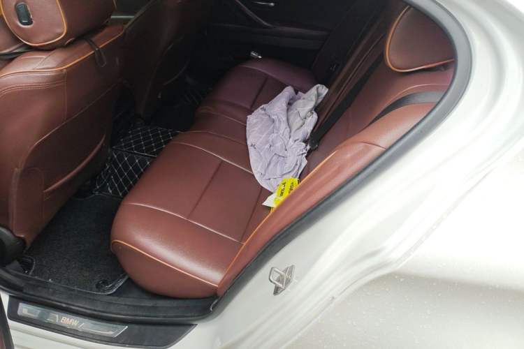 Used BMW 5 Series 2017 525Li Luxury Design Package Left Rear Seat