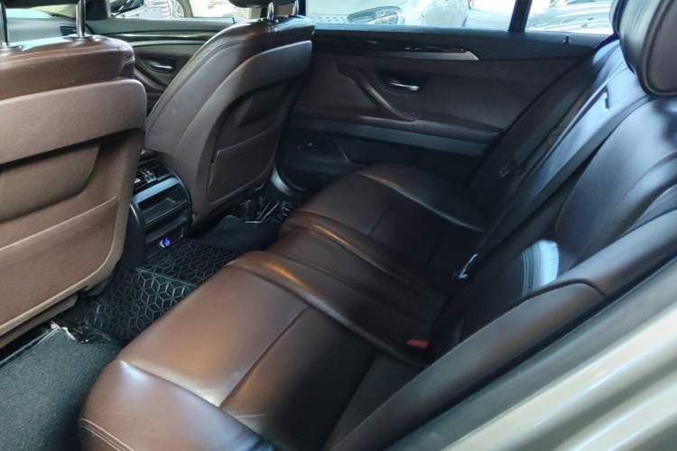 Used BMW 5 Series 2017 525Li Luxury Design Package Left Rear Seat