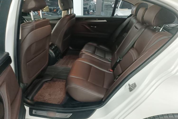 Used BMW 5 Series 2017 525Li Luxury Design Package Left Rear Seat