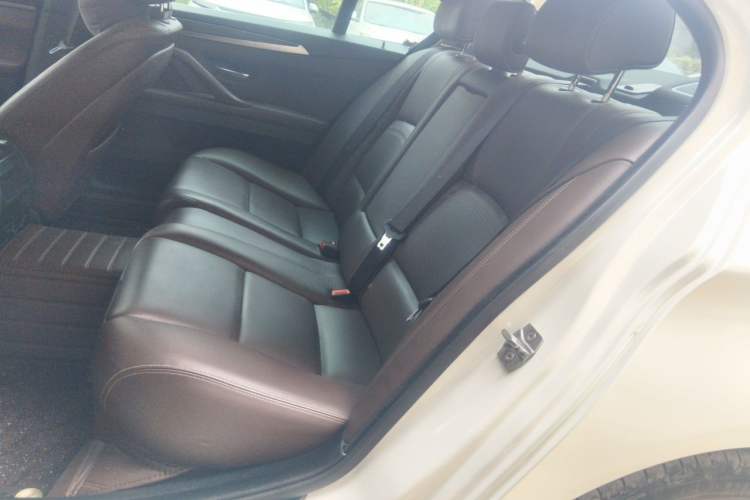 Used BMW 5 Series 2017 525Li Luxury Design Package Left Rear Seat