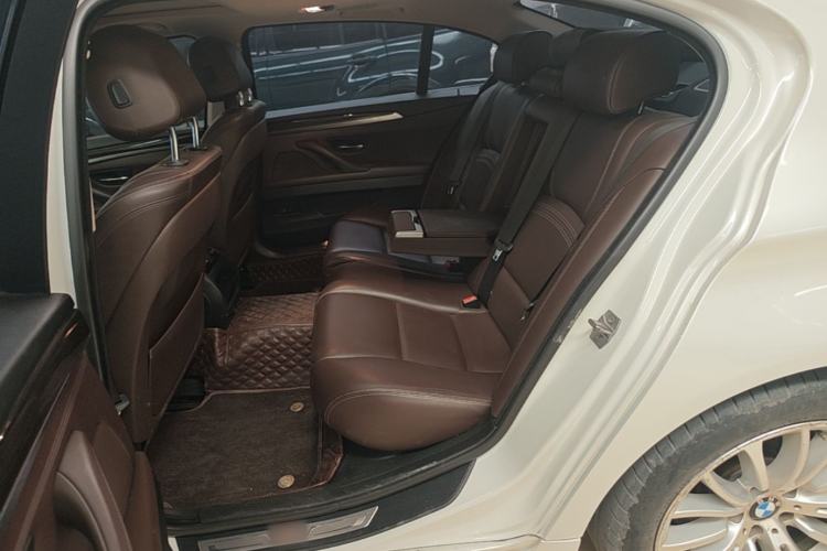 Used BMW 5 Series 2017 525Li Luxury Design Package Left Rear Seat