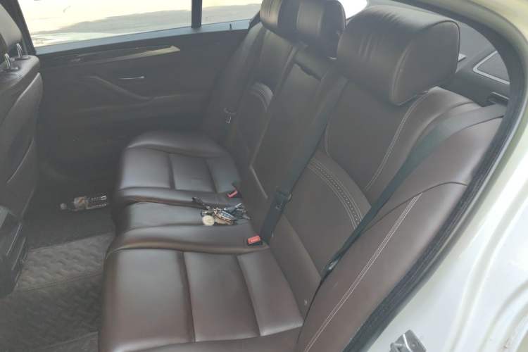 Used BMW 5 Series 2017 525Li Luxury Design Package Left Rear Seat