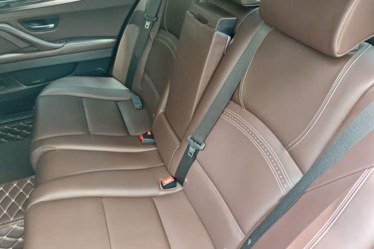 Used BMW 5 Series 2017 525Li Luxury Design Package Left Rear Seat