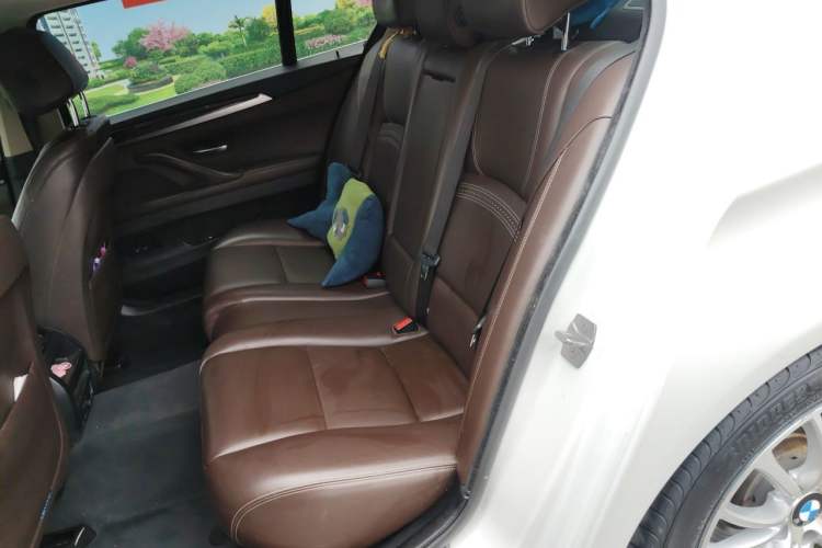 Used BMW 5 Series 2017 525Li Luxury Design Package Left Rear Seat