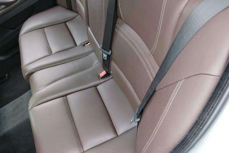 Used BMW 5 Series 2017 525Li Luxury Design Package Left Rear Seat