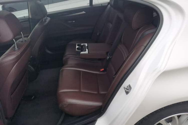 Used BMW 5 Series 2017 525Li Luxury Design Package Left Rear Seat