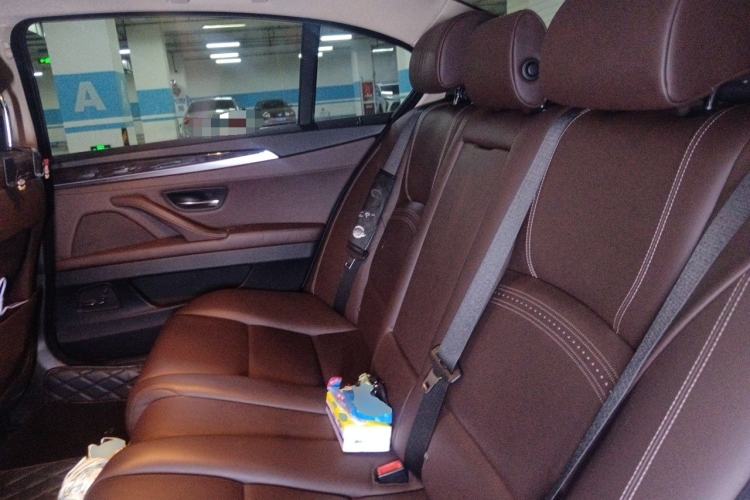Used BMW 5 Series 2017 525Li Luxury Design Package Left Rear Seat