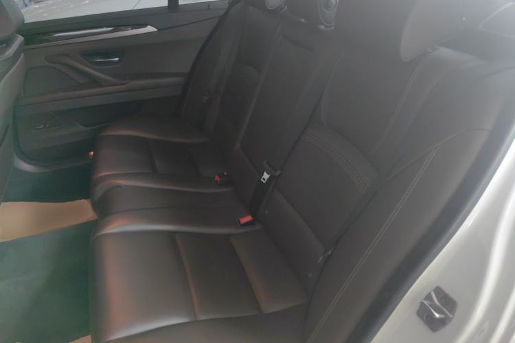 Used BMW 5 Series 2017 525Li Luxury Design Package Left Rear Seat