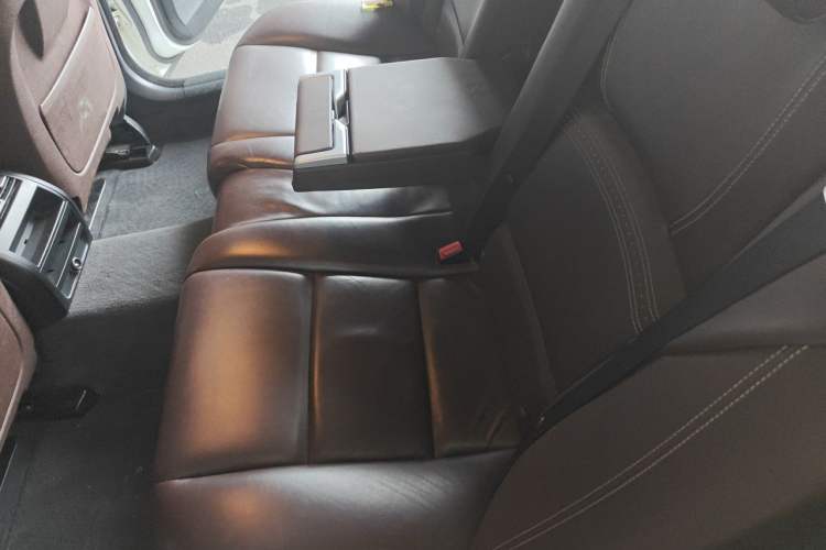 Used BMW 5 Series 2017 525Li Luxury Design Package Left Rear Seat