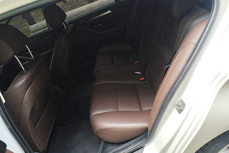 Used BMW 5 Series 2017 525Li Luxury Design Package Left Rear Seat