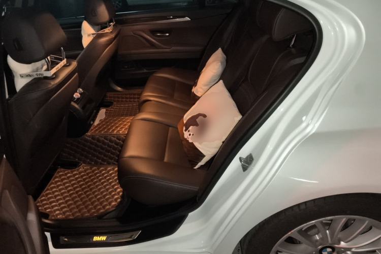 Used BMW 5 Series 2017 525Li Luxury Design Package Left Rear Seat