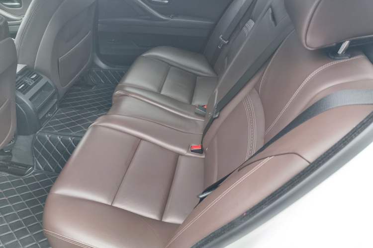 Used BMW 5 Series 2017 525Li Luxury Design Package Left Rear Seat