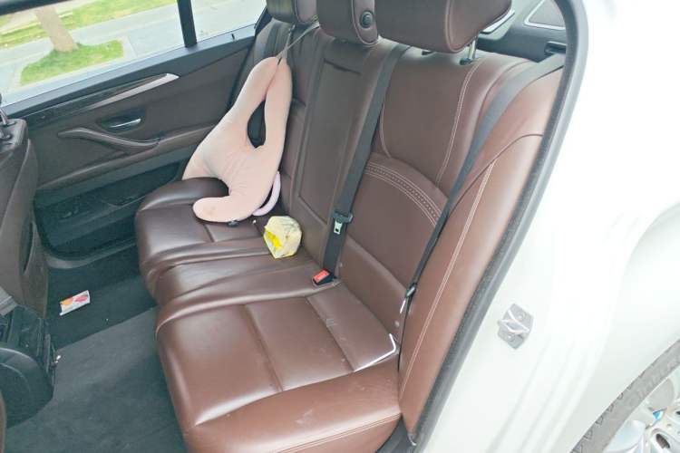 Used BMW 5 Series 2017 525Li Luxury Design Package Left Rear Seat