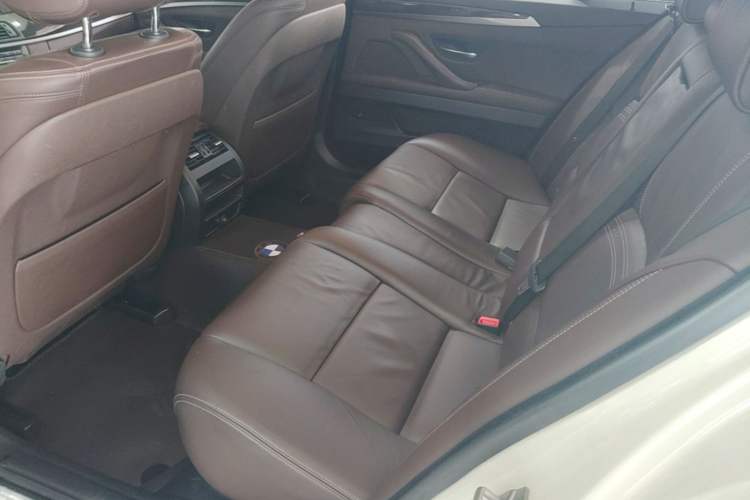 Used BMW 5 Series 2017 525Li Luxury Design Package Left Rear Seat