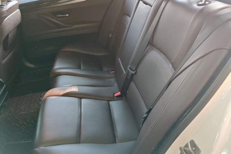 Used BMW 5 Series 2017 525Li Luxury Design Package Left Rear Seat