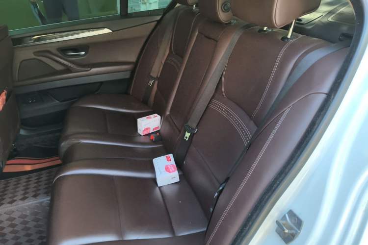 Used BMW 5 Series 2017 525Li Luxury Design Package Left Rear Seat