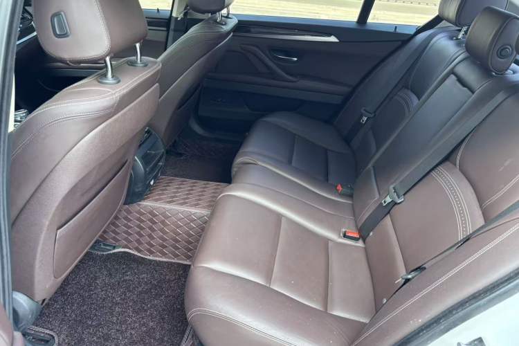 Used BMW 5 Series 2017 525Li Luxury Design Package Left Rear Seat