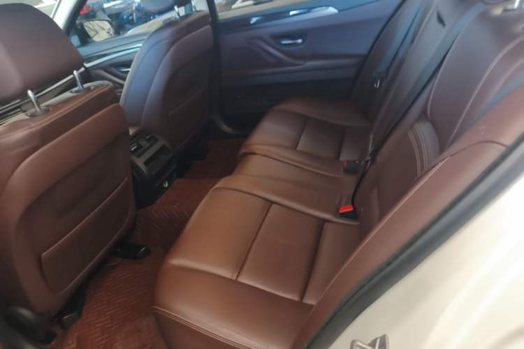 Used BMW 5 Series 2017 525Li Luxury Design Package Left Rear Seat