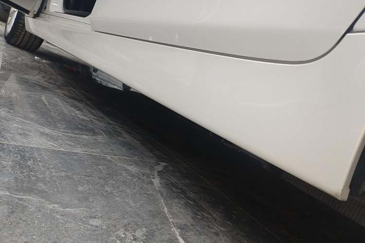 Used BMW 5 Series 2017 525Li Luxury Design Package Left Side Sill
