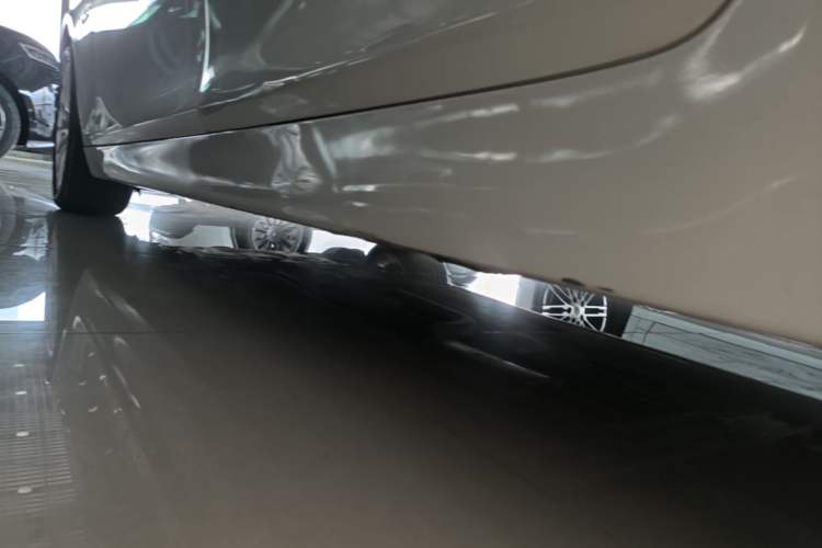 Used BMW 5 Series 2017 525Li Luxury Design Package Left Side Sill