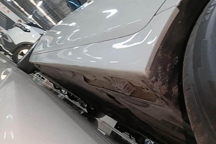 Used BMW 5 Series 2017 525Li Luxury Design Package Left Side Sill