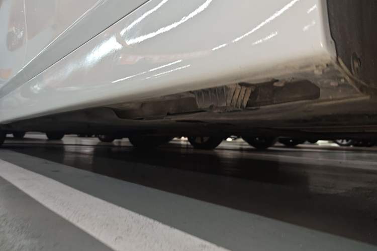 Used BMW 5 Series 2017 525Li Luxury Design Package Left Side Sill