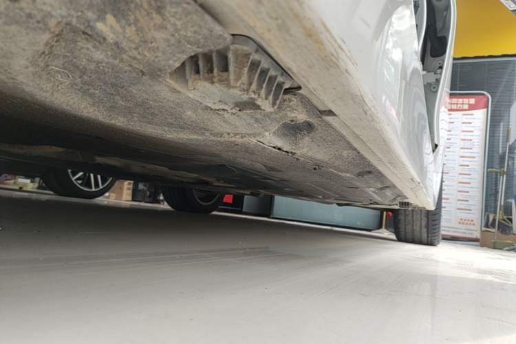 Used BMW 5 Series 2017 525Li Luxury Design Package Left Side Sill
