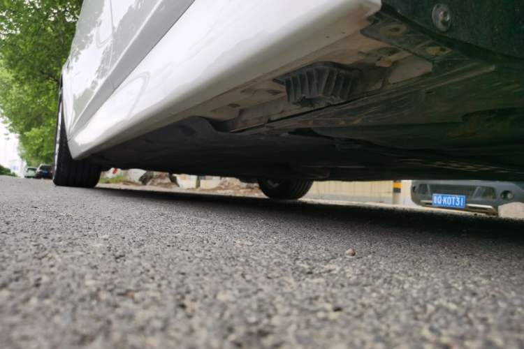 Used BMW 5 Series 2017 525Li Luxury Design Package Left Side Sill
