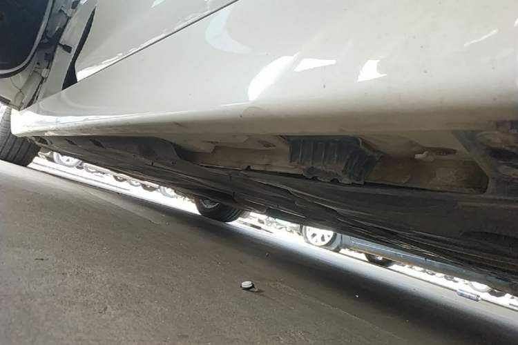 Used BMW 5 Series 2017 525Li Luxury Design Package Left Side Sill