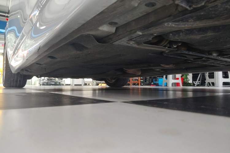 Used BMW 5 Series 2017 525Li Luxury Design Package Left Side Sill