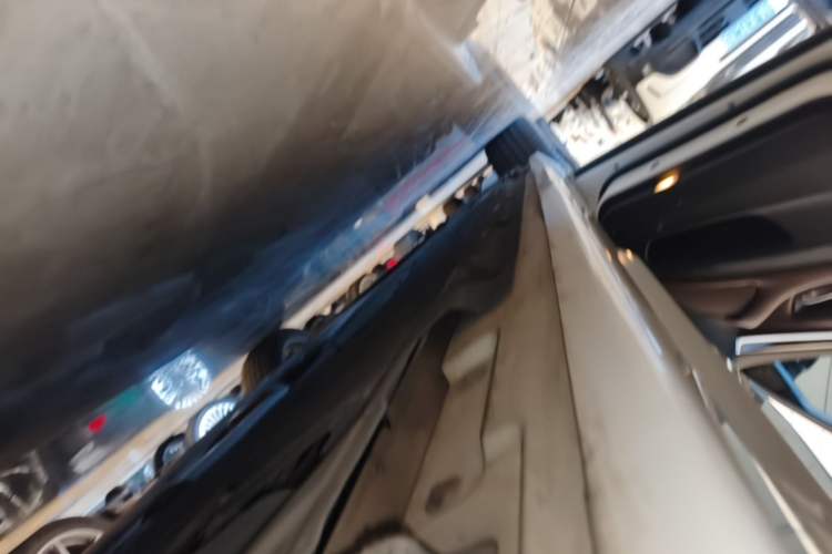 Used BMW 5 Series 2017 525Li Luxury Design Package Left Side Sill