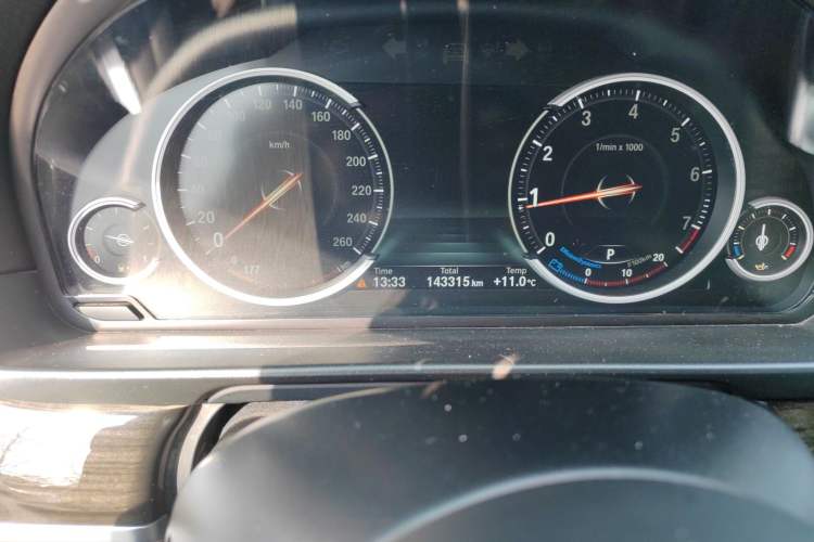 Used BMW 5 Series 2017 525Li Luxury Design Package Odometer Close Up