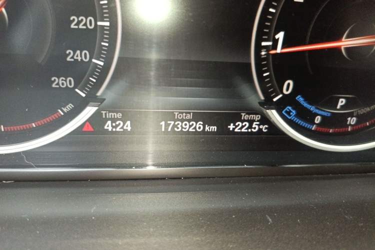 Used BMW 5 Series 2017 525Li Luxury Design Package Odometer Close Up