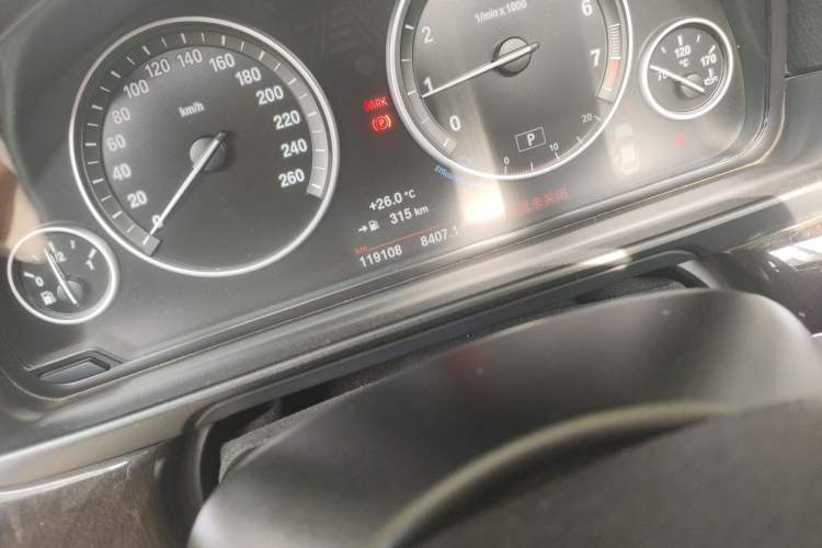 Used BMW 5 Series 2017 525Li Leading Model Odometer Close Up