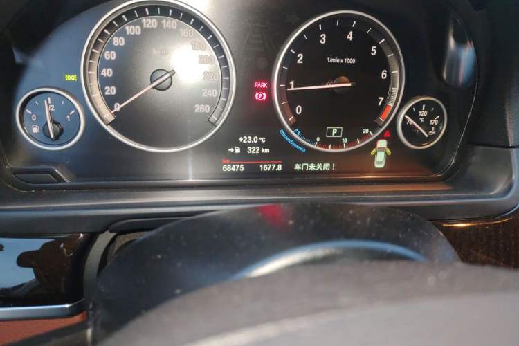 Used BMW 5 Series 2017 528Li Leading Model Odometer Close Up
