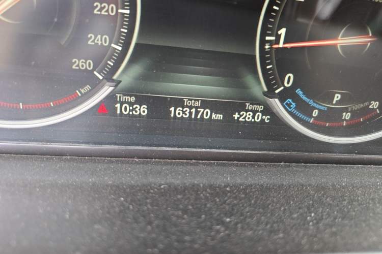 Used BMW 5 Series 2017 525Li Luxury Design Package Odometer Close Up