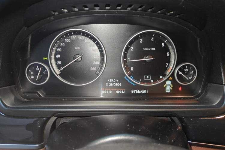 Used BMW 5 Series 2017 520Li Elegant Edition Odometer Close Up