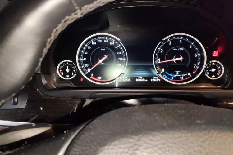 Used BMW 5 Series 2017 525Li Luxury Design Package Odometer Close Up