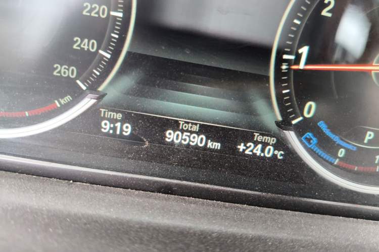 Used BMW 5 Series 2017 525Li Luxury Design Package Odometer Close Up