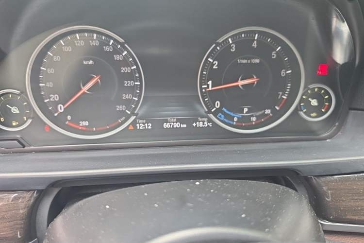 Used BMW 5 Series 2017 525Li Luxury Design Package Odometer Close Up