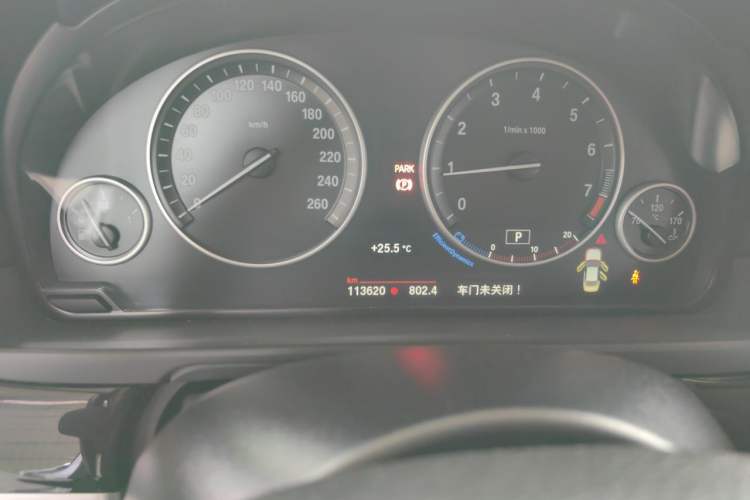 Used BMW 5 Series 2017 525Li Leading Model Odometer Close Up