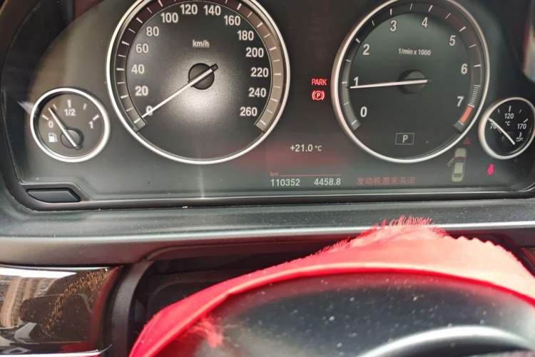 Used BMW 5 Series 2017 528Li Leading Model Odometer Close Up