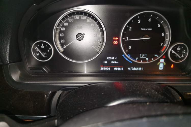 Used BMW 5 Series 2017 525Li Leading Model Odometer Close Up