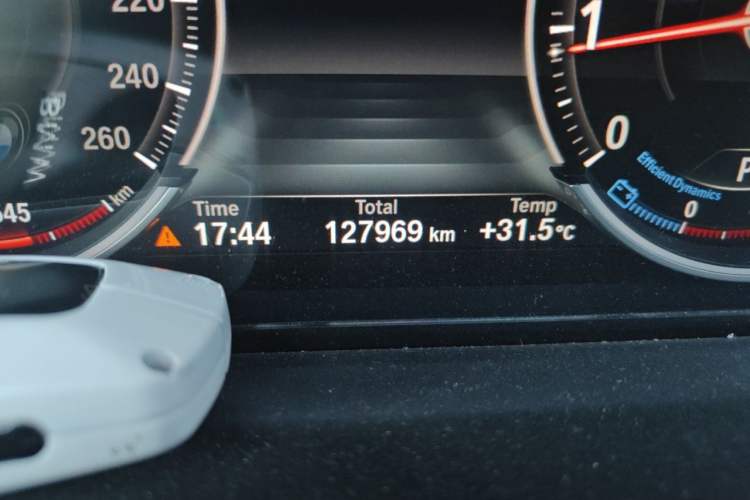 Used BMW 5 Series 2017 525Li Luxury Design Package Odometer Close Up