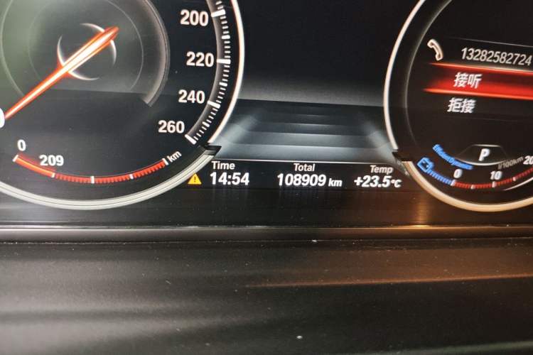 Used BMW 5 Series 2017 525Li Luxury Design Package Odometer Close Up