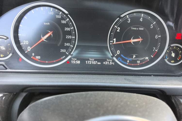 Used BMW 5 Series 2017 525Li Luxury Design Package Odometer Close Up