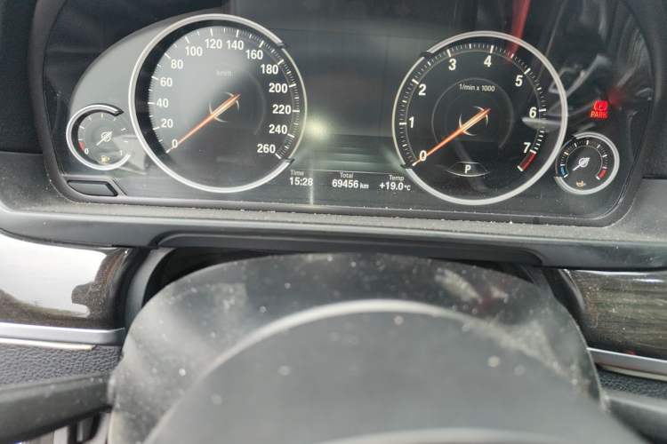 Used BMW 5 Series 2017 525Li Luxury Design Package Odometer Close Up